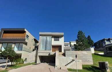 Imagem: A casa em condomínio possui 5 Dormitórios, 5 Banheiros, 5