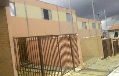 Imagem: A casa possui 2 Dormitórios, 1 Banheiro, 1 Vaga na garagem