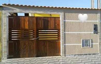 Imagem: A casa possui 2 Dormitórios, 2 Banheiros, 2 Vagas na garagem