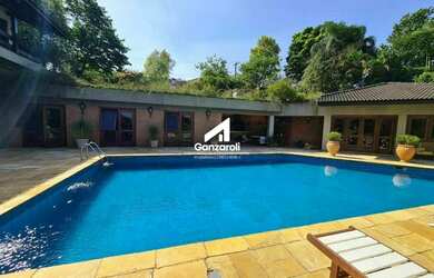 Imagem: A casa em condomínio possui 4 Dormitórios, 5 Banheiros, 5