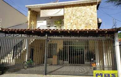 Imagem: A casa possui 3 Dormitórios, 3 Banheiros, 2 Vagas na garagem