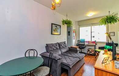 Imagem: O apartamento possui 1 Dormitório, 1 Banheiro, 1 Vaga na garagem