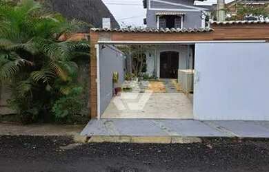 Imagem: A casa possui 3 Dormitórios, 2 Banheiros, 2 Vagas na garagem