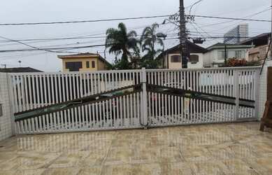 Imagem: A casa possui 2 Dormitórios, 1 Banheiro, 1 Vaga na garagem