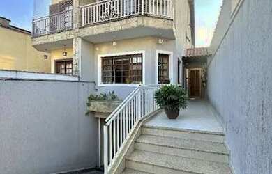 Imagem: A casa possui 4 Dormitórios, 5 Banheiros, 5 Vagas na garagem