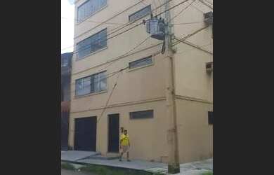 Imagem: O apartamento possui 1 Dormitório e 1 Banheiro e está localizado