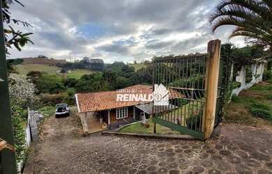 Imagem: A casa em condomínio possui 3 Dormitórios, 3 Banheiros, 5