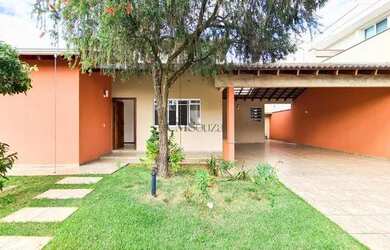 Imagem: A casa em condomínio possui 3 Dormitórios, 2 Banheiros, 4