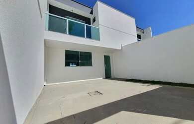 Imagem: A casa possui 3 Dormitórios, 3 Banheiros, 2 Vagas na garagem