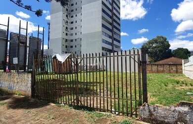 Imagem: O terreno possui 770m² de Área e está localizado em Centro