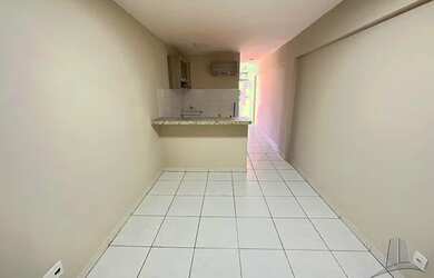 Imagem: O apartamento possui 1 Dormitório, 1 Banheiro, 1 Vaga na garagem