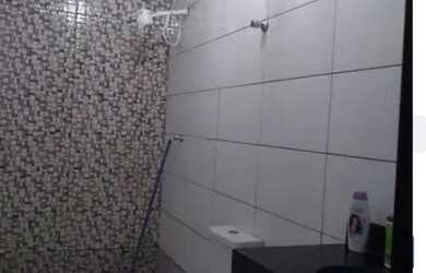 Imagem: A casa possui 3 Dormitórios, 1 Banheiro, 3 Vagas na garagem