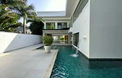 Imagem: A casa em condomínio possui 5 Dormitórios, 5 Banheiros, 4