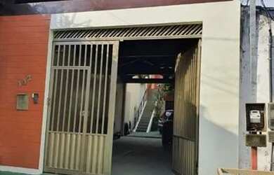 Imagem: A casa possui 1 Dormitório, 1 Banheiro, 1 Vaga na garagem