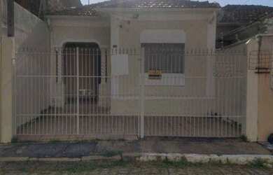 Imagem: A casa possui 2 Dormitórios, 1 Banheiro, 1 Vaga na garagem