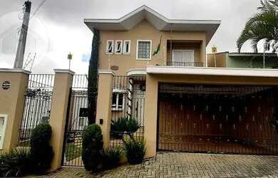 Imagem: A casa possui 3 Dormitórios, 4 Banheiros, 444m² de Área e