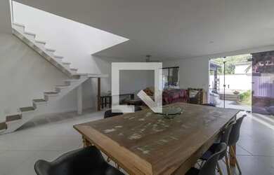 Imagem: A casa em condomínio possui 3 Dormitórios, 2 Banheiros, 2