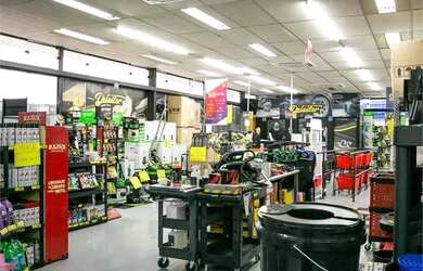 Imagem: O depósito possui 5 Vagas na garagem, 2.385m² de Área e