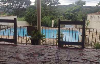 Imagem: A casa possui 4 Dormitórios, 4 Vagas na garagem e está localizado