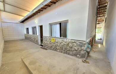 Imagem: A casa possui 3 Dormitórios, 1 Banheiro, 5 Vagas na garagem