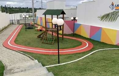 Imagem: A casa em condomínio e possui 3 Dormitórios, Suítes, 1 Banheiro