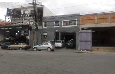 Imagem: O depósito possui 3 Vagas na garagem e 410m² de Área e está