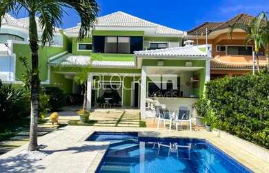 Imagem: A casa em condomínio possui 4 Dormitórios, 5 Banheiros, 4