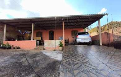 Imagem: A casa possui 3 Dormitórios, 1 Banheiro, 4 Vagas na garagem