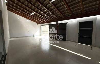 Imagem: A casa possui 2 Dormitórios, 1 Banheiro, 3 Vagas na garagem