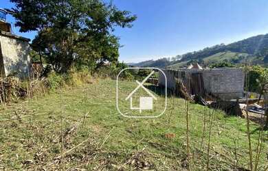 Imagem: O terreno possui 953m² de Área e está localizado em Santa