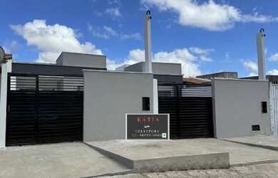 Imagem: A casa possui 2 Dormitórios, 2 Vagas na garagem e está localizado