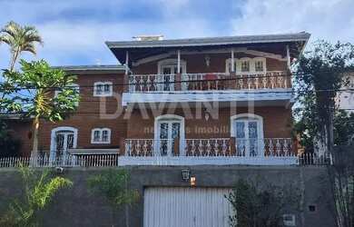 Imagem: A casa possui 5 Dormitórios, 5 Banheiros, 4 Vagas na garagem