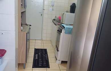 Imagem: O apartamento possui 2 Dormitórios, 1 Banheiro, 1 Vaga na garagem