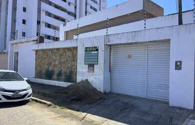 Imagem: A casa possui 5 Dormitórios, 5 Banheiros, 3 Vagas na garagem
