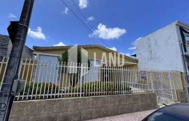 Imagem: A casa possui 5 Dormitórios, 3 Banheiros, 5 Vagas na garagem