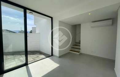 Imagem: A casa em condomínio possui 2 Dormitórios, 3 Banheiros, 4