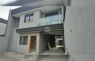 Imagem: A casa possui 3 Dormitórios, 2 Banheiros, 2 Vagas na garagem