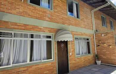 Imagem: A casa em condomínio possui 3 Dormitórios, 2 Banheiros, 1