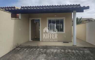 Imagem: A casa possui 2 Dormitórios, 1 Banheiro, 2 Vagas na garagem