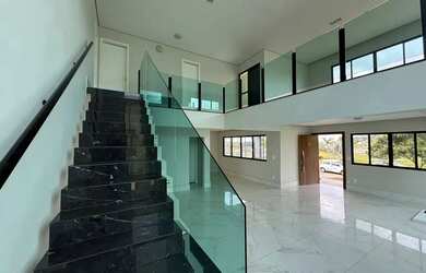 Imagem 4: Imóvel para venda possui 370 metros quadrados com 4 quartos no Alphaville Lagoa dos Ingles