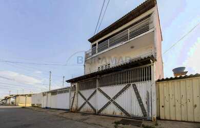 Imagem: A casa possui 4 Dormitórios, 4 Banheiros, 2 Vagas na garagem