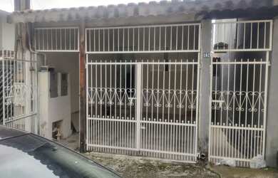 Imagem: A casa possui 1 Dormitório, 1 Banheiro, 1 Vaga na garagem