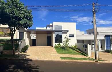 Imagem: A casa em condomínio possui 3 Dormitórios, 4 Banheiros, 4