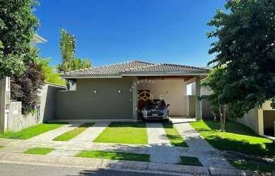 Imagem: A casa em condomínio possui 4 Dormitórios, 4 Banheiros, 4