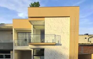 Imagem: A casa em condomínio possui 4 Dormitórios, 1 Banheiro, 4 Vagas