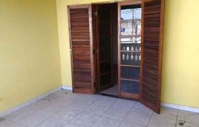 Imagem: A casa possui 3 Dormitórios, 3 Banheiros, 2 Vagas na garagem