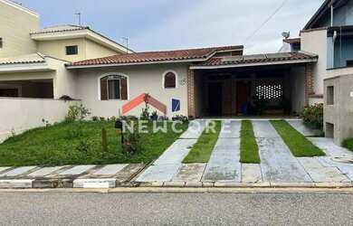 Imagem: A casa em condomínio possui 3 Dormitórios, 3 Banheiros, 4