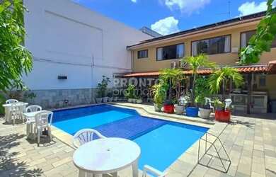 Imagem: A casa possui 3 Dormitórios, 2 Banheiros, 4 Vagas na garagem