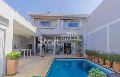 Imagem: A casa possui 3 Dormitórios, 4 Banheiros, 4 Vagas na garagem