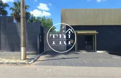 Imagem: O depósito possui 5 Vagas na garagem, 400m² de Área e está